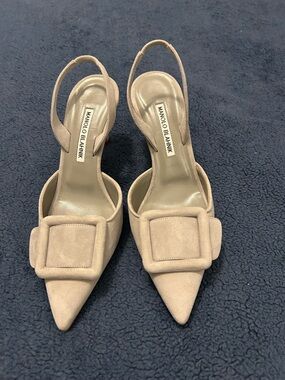 Manolo Blahnik Gray Suede Pointed Slingback Pumps with Buckle
